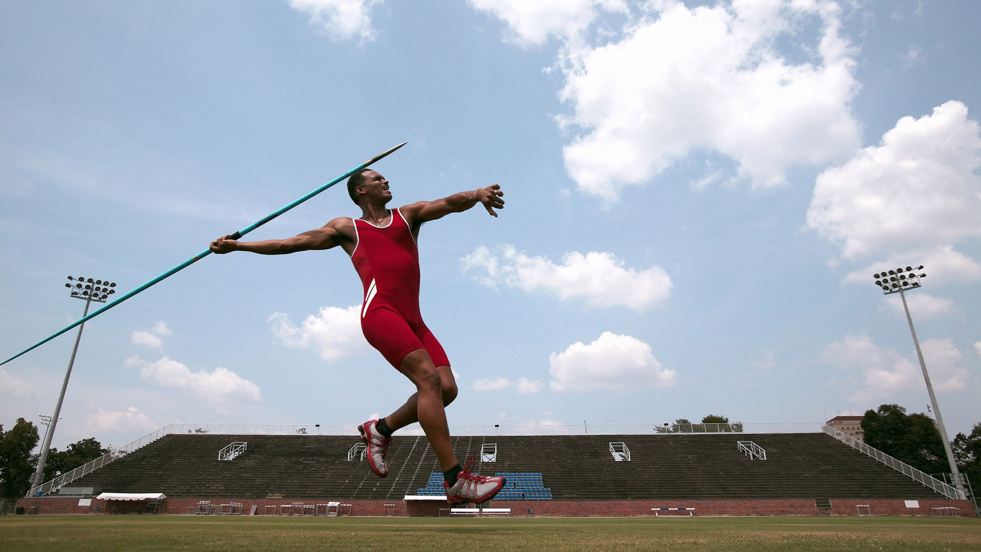 _海底探秘：潜水泅渡中的水肺网球挑战_，水肺潜水视频